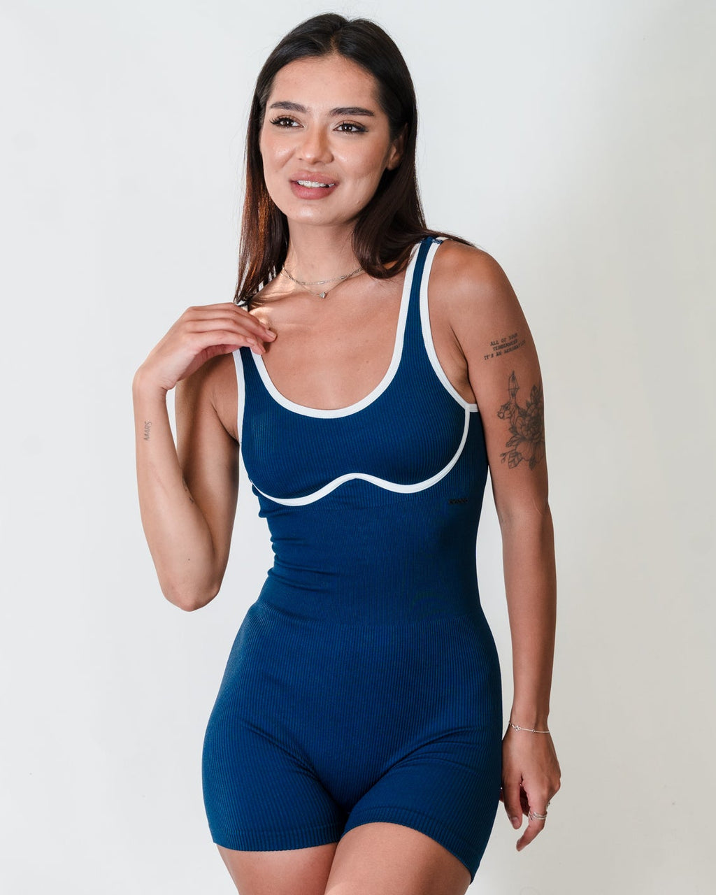 Short onesie with contrast tipping